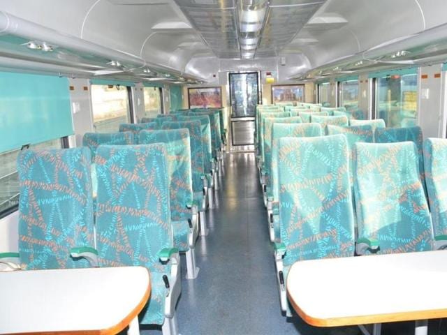 The AC chair car fare of Gatimaan for travelling from New Delhi to Agra has been fixed at Rs 750, as opposed to Bhopal Shatabdi’s fare of Rs 515 in this category. The executive class fare of Gatimaan has been fixed at Rs 1,500, compared to the Bhopal Shatabdi’s fare of Rs 1,010. (HT Photo) 