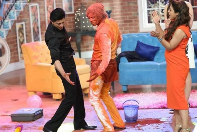 Shah Rukh with Sunil Grover aka Gutthi in Comedy Nights with Kapil.