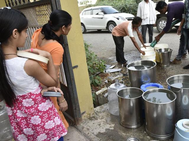 There’s no denying that Mumbai’s needs are being indulged in even at the peak of a severe water crisis and cutbacks in supply in other regions (Arijit Sen/HT) There’s no denying that Mumbai’s needs are being indulged in even at the peak of a severe water crisis and cutbacks in supply in other regions (Arijit Sen/HT)