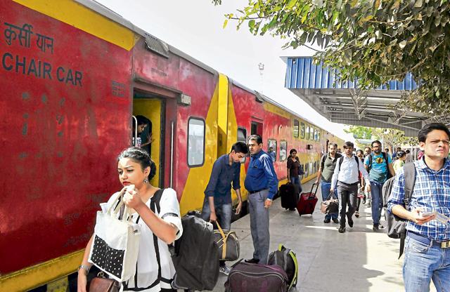 People opt for Double decker train for commuting to Jaipur and vice versa, at Gurgaon Railway Station.(Parveen Kumar/ HT Photo) People opt for Double decker train for commuting to Jaipur and vice versa, at Gurgaon Railway Station.(Parveen Kumar/ HT Photo)