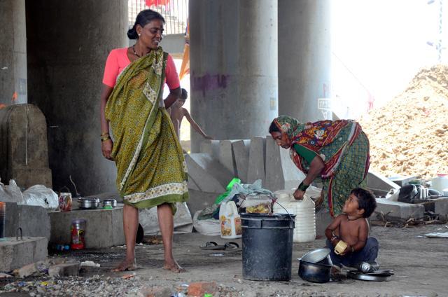A family living under the Turbhe flyover in Navi Mumbai. (Bachchan Kumar) A family living under the Turbhe flyover in Navi Mumbai. (Bachchan Kumar)