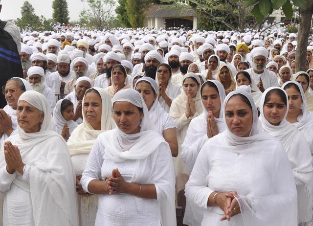Followers paying tributes to Chand Kaur on Tuesday. (Sikander Singh Chopra/HT Photo)