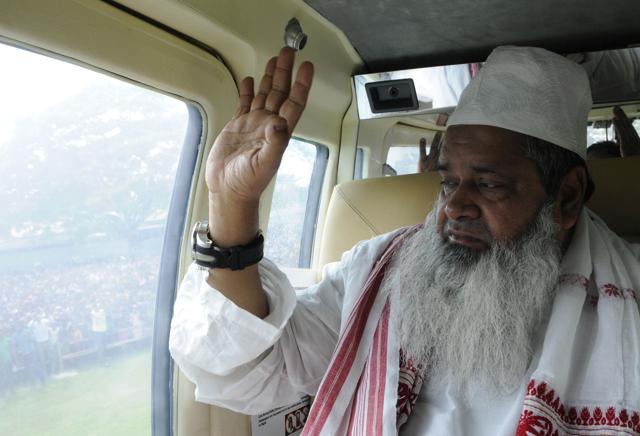Badruddin Ajmal is waving hand towards the crowd. (Subhendu Ghosh / HT Photo)