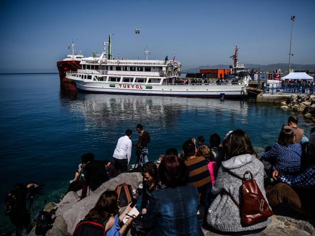 A small Turkish ferry carrying migrants deported from Greece to Turkey, arrives on April 4, 2016 in the port of Dikili district in Izmir. . (AFP Photo) A small Turkish ferry carrying migrants deported from Greece to Turkey, arrives on April 4, 2016 in the port of Dikili district in Izmir. . (AFP Photo)
