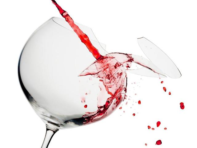 No license would be granted for sale and consumption of alcohol in places like hotels, clubs and bars in towns and cities too with immediate effect in Bihar.(Shutterstock) No license would be granted for sale and consumption of alcohol in places like hotels, clubs and bars in towns and cities too with immediate effect in Bihar.(Shutterstock)