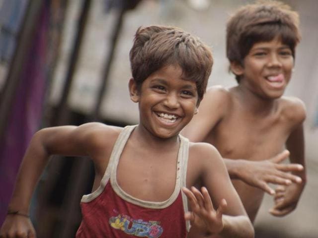 Kaaka Muttai is 2014 Tamil film directed by Manikandan and produced by Dhanush and Vetrimaaran.
