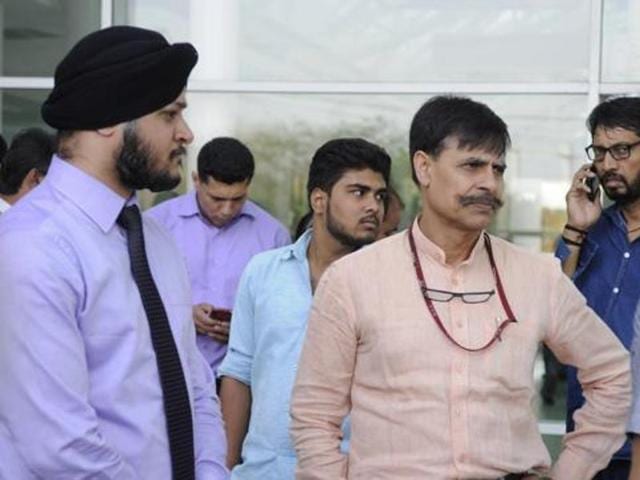 National Investigation Agency Inspector General Sanjeev Kumar Singh visited Fortis Hospital where deceased officer Mohammad Tanzil Ahmed’s wife is admitted. National Investigation Agency Inspector General Sanjeev Kumar Singh visited Fortis Hospital where deceased officer Mohammad Tanzil Ahmed’s wife is admitted.