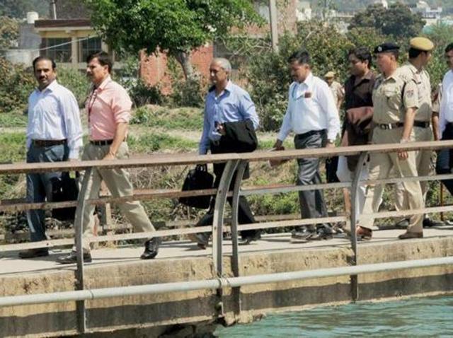 Pakistani joint investigation team during their investigation near Pathankot IAF base, where Jaish-e-Mohammed terrorists had attacked in January.(PTI) Pakistani joint investigation team during their investigation near Pathankot IAF base, where Jaish-e-Mohammed terrorists had attacked in January.(PTI)