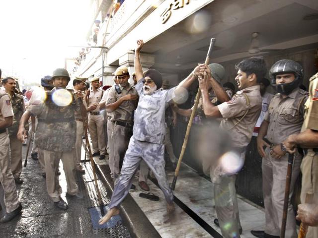 A man shouts slogans during the anti-encroachment drive.  (Sanchit Khanna/HT Photo) 
