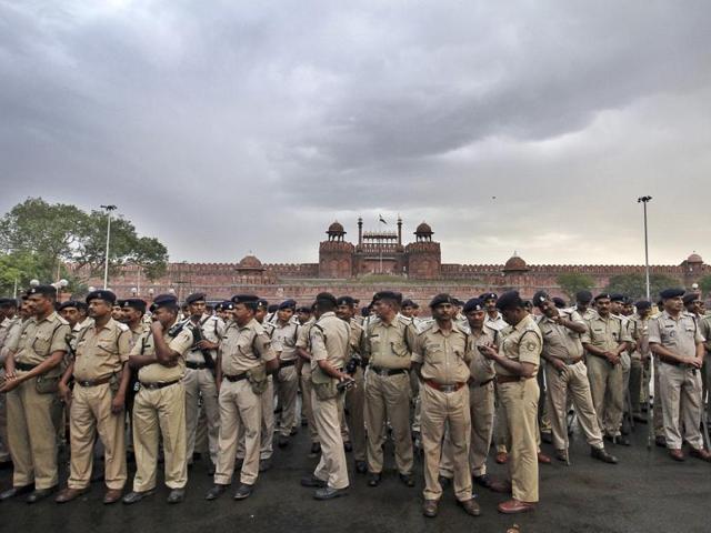 Policemen gather outside the Lal Qila to begin the anti-encroachment drive in Chandni Chowk area. The Delhi high court had ordered all authorities responsible to remove encroachments and illegal religious structures within three weeks. (Sanchit Khanna/HT Photo) 