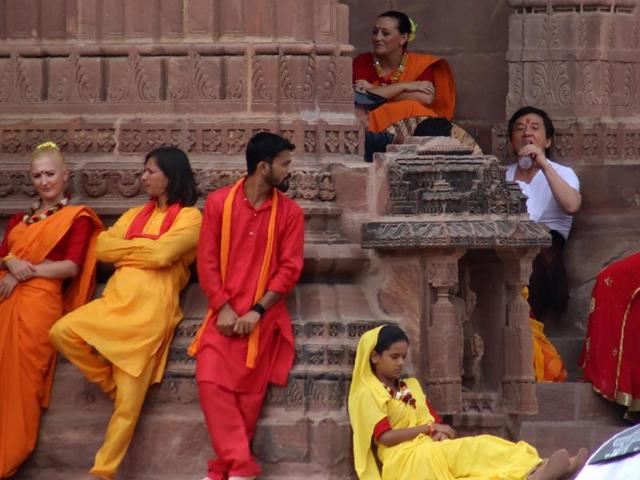 Jackie Chan takes a break on set with other performers as they shoot a scene of the forthcoming film Kung Fu Yoga.  (AFP) 