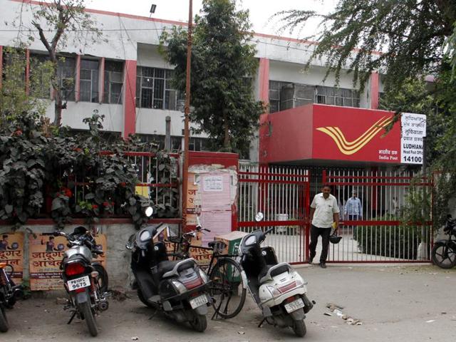 Post office near mini-secretariat on Ferozepur Road in Ludhiana. (JS Grewal/HT Photo) Post office near mini-secretariat on Ferozepur Road in Ludhiana. (JS Grewal/HT Photo)