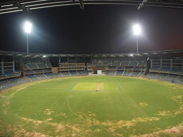 The petitioner claims that in the 2013 edition of IPL, about 66 lakh litres of water was spent on maintaining pitches at the Wankhede stadium in Mumbai, DY Patil stadium in Navi Mumbai and Sahara stadium in Pune.(Hemant Padalkar/HT Photo)