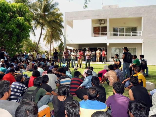 Students and activists gathered at the University of Hyderabad to demand the removal of vice-chancellor Appa Rao on Wednesday. Photo from a previous protest. (File photo) Students and activists gathered at the University of Hyderabad to demand the removal of vice-chancellor Appa Rao on Wednesday. Photo from a previous protest. (File photo)