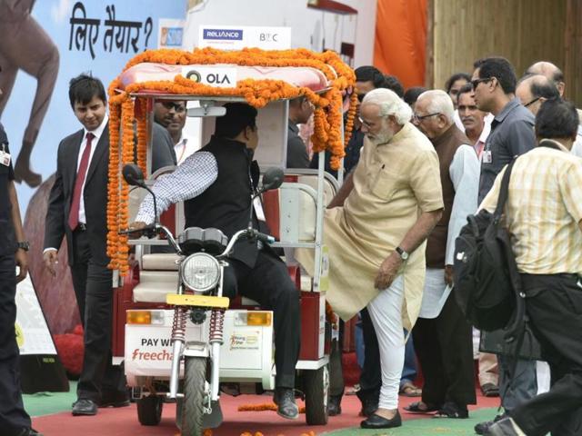 Modi boards the first e-rickshaw booked through an app under the ‘Stand Up India’ initiative. (Mohd Zakir/HT photo) Modi boards the first e-rickshaw booked through an app under the ‘Stand Up India’ initiative. (Mohd Zakir/HT photo)