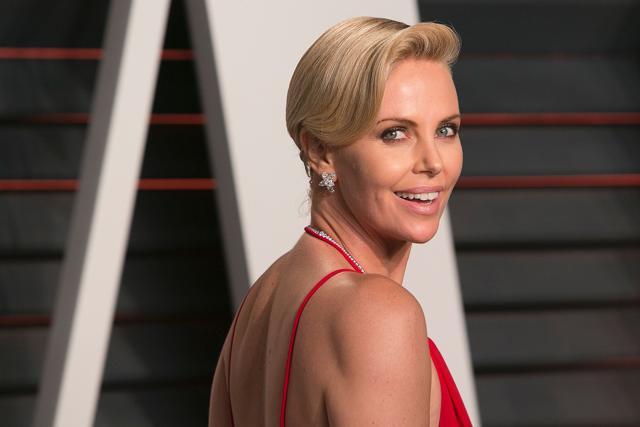 She poses for photographers at the 2016 Vanity Fair Oscar Party in Beverly Hills, California on 28 February 28. (AFP) She poses for photographers at the 2016 Vanity Fair Oscar Party in Beverly Hills, California on 28 February 28. (AFP)
