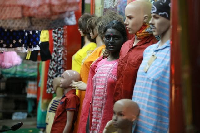 Kochi artist PS Jaya says she is making herself a medium to make a point about social issues. (HT photo) Kochi artist PS Jaya says she is making herself a medium to make a point about social issues. (HT photo)