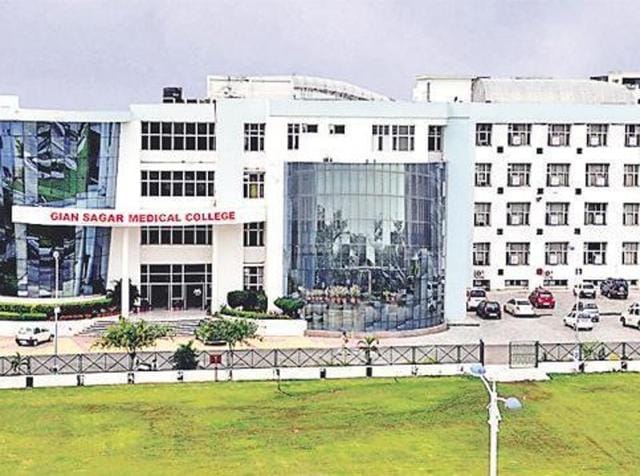 The management’s “threatening” emails further provoked the staff, who categorically refused to resume classes till the clearance of their pending dues. A senior faculty told HT that they were ready to face even termination. (HT Photo) The management’s “threatening” emails further provoked the staff, who categorically refused to resume classes till the clearance of their pending dues. A senior faculty told HT that they were ready to face even termination. (HT Photo)