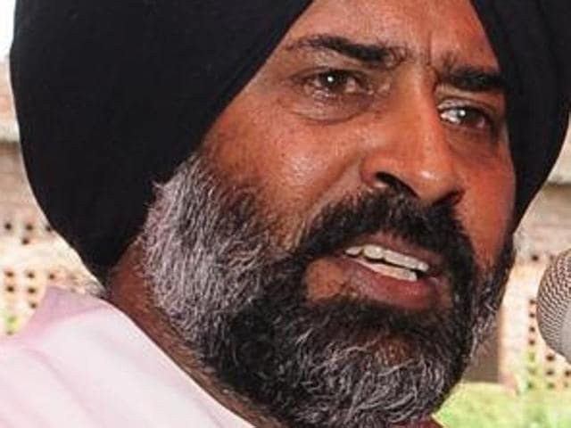 Shiromani Akali Dal MLA and former Indian hockey captain Pargat Singh was allegedly assaulted in the inner market of Sector 9, Chandigarh, on Tuesday night. (HT File Photo) Shiromani Akali Dal MLA and former Indian hockey captain Pargat Singh was allegedly assaulted in the inner market of Sector 9, Chandigarh, on Tuesday night. (HT File Photo)