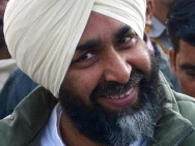 Punjab Congress chief Captain Amarinder Singh (left) effectively gave the go-ahead to Manpreet Singh Badal (right) as party candidate against latter’s uncle, CM and SAD patriarch Parkash Singh Badal, on Thursday. (HT File Photos) Punjab Congress chief Captain Amarinder Singh (left) effectively gave the go-ahead to Manpreet Singh Badal (right) as party candidate against latter’s uncle, CM and SAD patriarch Parkash Singh Badal, on Thursday. (HT File Photos)