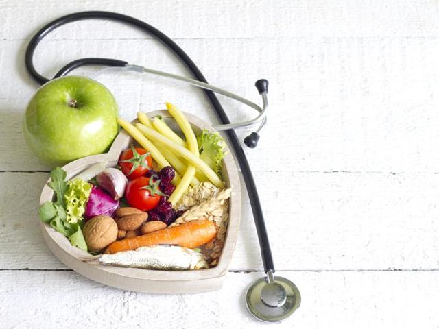 Doctors recommend walking 150 minutes per week and eating fresh fruits and vegetables as much as possible to keep diabetes at bay. (Shutterstock) Doctors recommend walking 150 minutes per week and eating fresh fruits and vegetables as much as possible to keep diabetes at bay. (Shutterstock)