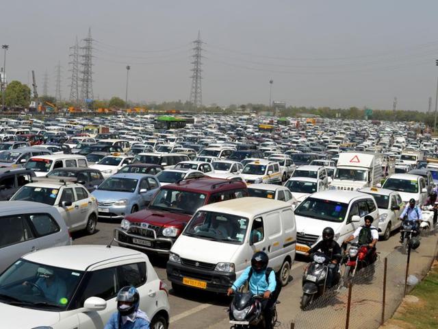 The Supreme Court ban on registration of diesel-run cars of over 2,000 cc in Delhi and NCR till March 31 wa extended till April 30. (Parveen Kumar/HT photo) The Supreme Court ban on registration of diesel-run cars of over 2,000 cc in Delhi and NCR till March 31 wa extended till April 30. (Parveen Kumar/HT photo)
