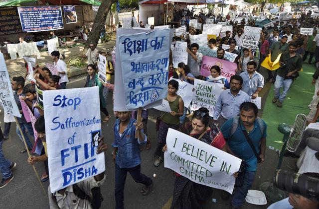 Students of Film and Television Institute of India (FTII) joined by students from several other institutes and people from various organisations as they hold a protest march from Jantar Mantar to the Parliament House. (Photo by Vipin Kumar/ Hindustan Times) Students of Film and Television Institute of India (FTII) joined by students from several other institutes and people from various organisations as they hold a protest march from Jantar Mantar to the Parliament House. (Photo by Vipin Kumar/ Hindustan Times)