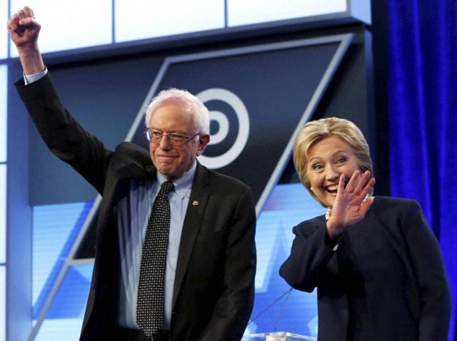 Democratic presidential candidate Hillary Clinton and Democratic presidential candidate Senator Bernie Sanders pose for a picture before a television debate. (AFP Photo) Democratic presidential candidate Hillary Clinton and Democratic presidential candidate Senator Bernie Sanders pose for a picture before a television debate. (AFP Photo)