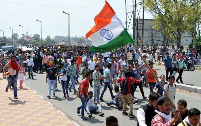 University students holding national flag during a protest against ongoing unrest at the National Institute of Technology (NIT) of Srinagar on Thursday. (Nitin Katora/HT Photo) University students holding national flag during a protest against ongoing unrest at the National Institute of Technology (NIT) of Srinagar on Thursday. (Nitin Katora/HT Photo)