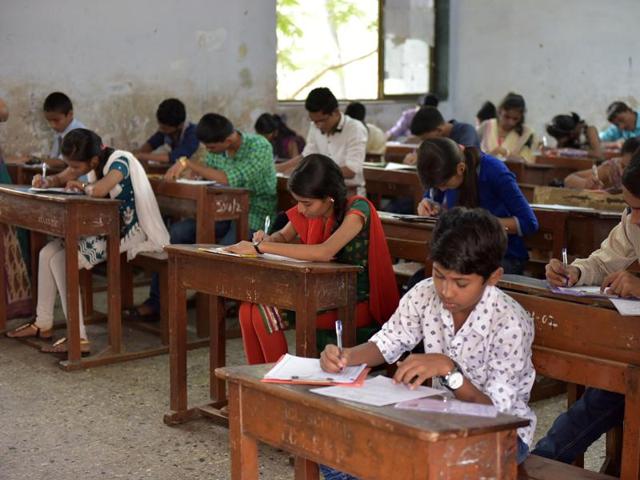 Students in schools following the Maharashtra board curriculum will be able to study a vocational subject instead of a second or third language in Class 9 and 10 from the next academic year.(Bachchan Kumar/HT file photo)