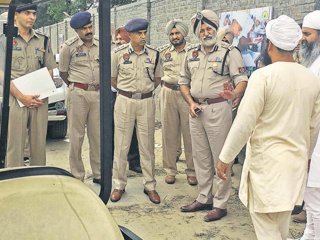 DGP Suresh Arora investigating at the murder spot at Bhaini Sahib in Ludhiana on Wednesday. (Sikander Singh Chopra/HT Photo) DGP Suresh Arora investigating at the murder spot at Bhaini Sahib in Ludhiana on Wednesday. (Sikander Singh Chopra/HT Photo)