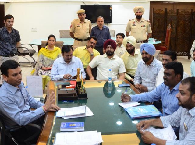 Parents and school management members during a meeting with deputy commissioner Ravi Bhagat. (Sikander Singh Chopra/HT Photo) Parents and school management members during a meeting with deputy commissioner Ravi Bhagat. (Sikander Singh Chopra/HT Photo)