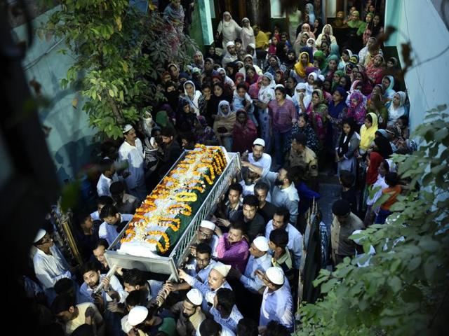 Tanzil Ahmed, probing terror cases related to Indian Mujahideen, was shot dead on April 3 by two unidentified motorcycle-borne assailants. (Hindustan Times) Tanzil Ahmed, probing terror cases related to Indian Mujahideen, was shot dead on April 3 by two unidentified motorcycle-borne assailants. (Hindustan Times)