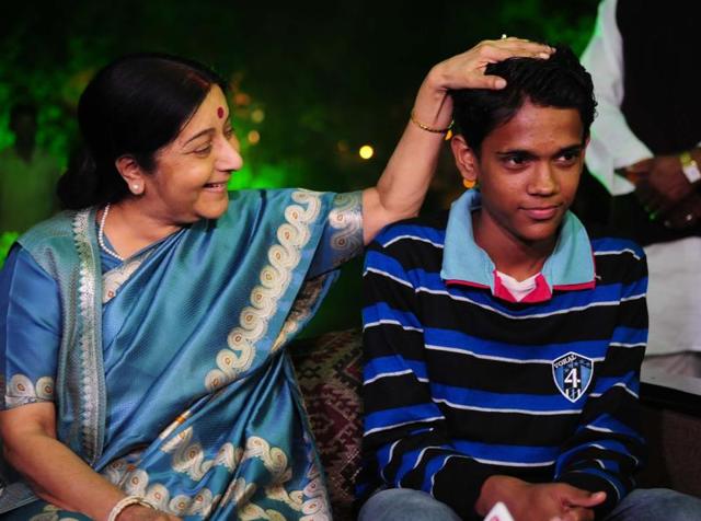 Minister of external affairs Sushma Swaraj meets Pakistani Boy Ramzan, in Bhopal on November 22, 2015. (HT file photo) Minister of external affairs Sushma Swaraj meets Pakistani Boy Ramzan, in Bhopal on November 22, 2015. (HT file photo)