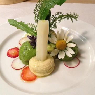 The highlight of Salonee’s tour was a meal at vegetarian Michelin-starred restaurant Joia in Milan, which featured seasonal dishes such as Wild (above), featuring edible flowers, white asparagus, avocado pesto and berries. (Salonee Sanghvi/Foodalong)