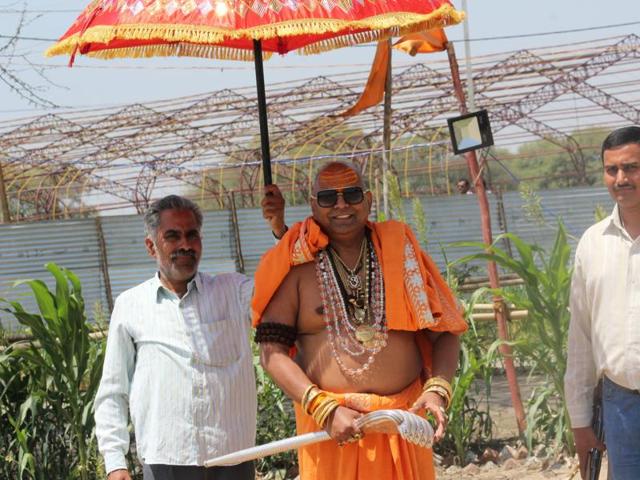 Avdhoot Baba, who is also known as Environment Baba, is doing his bit to conserve environment in the run-up to Simhastha.(HT photo) Avdhoot Baba, who is also known as Environment Baba, is doing his bit to conserve environment in the run-up to Simhastha.(HT photo)