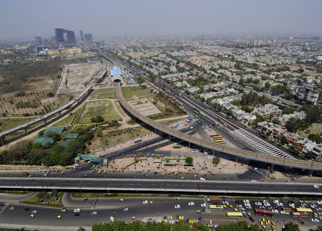 The DMRC submitted the report on Thursday saying work on Botanic Garden to Kalindi Kunj link is 67 per cent complete and trials will begin on September 1.(Burhaan Kinu/HT Photo)