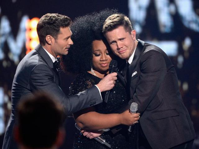 Season 15 winner Trent , host Ryan Seacrest and finalist La'Porsha share an emotional moment during the finale on April 7, 2016. (AFP) 