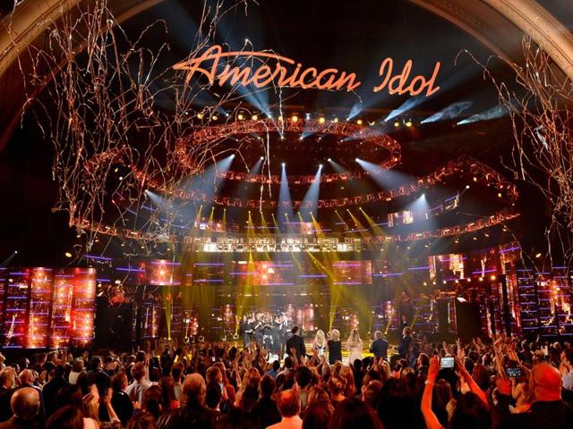 Trent became the Fox singing competition’s 15th and final Idol. He performs coronation song with cast of Season 15 onstage during the finale in Hollywood. (AFP) 