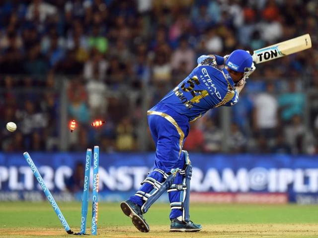 Mumbai Indians Lendl Simmons was bowled by Rising Pune Supergiants bowler Ishant Sharma. (Kunal Patil/HT Photo) Mumbai Indians Lendl Simmons was bowled by Rising Pune Supergiants bowler Ishant Sharma. (Kunal Patil/HT Photo)