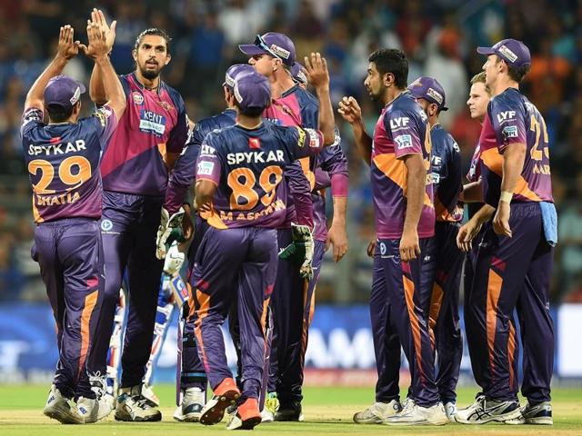 Ishant Sharma celebrates with teammates after taking the wicket of Mumbai Indians batsman Rohit Sharma.(AFP Photo) Ishant Sharma celebrates with teammates after taking the wicket of Mumbai Indians batsman Rohit Sharma.(AFP Photo)