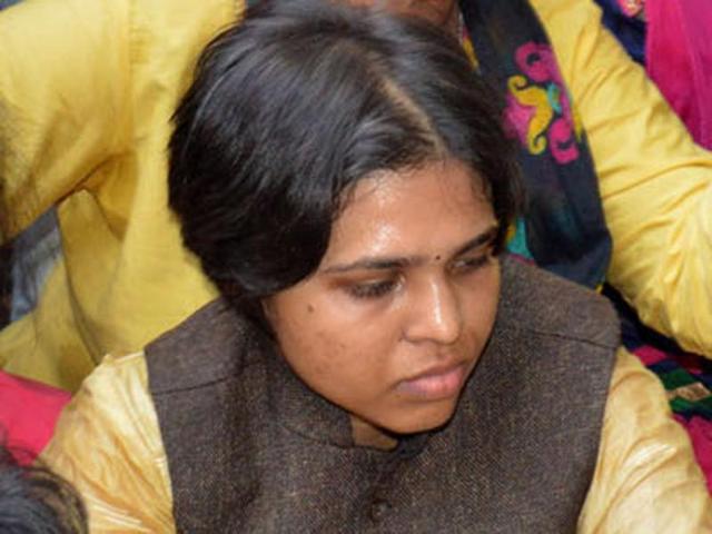 A group of women with their leader Trupti Desai stage a protest at the Shani temple in Maharashtra. (Dhanesh Katariya/ HT Photo) A group of women with their leader Trupti Desai stage a protest at the Shani temple in Maharashtra. (Dhanesh Katariya/ HT Photo)