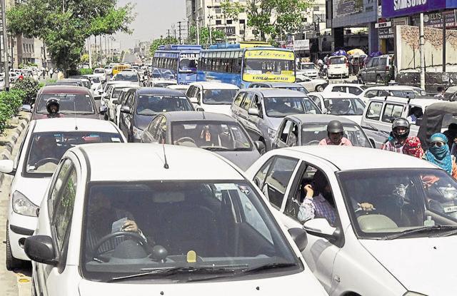 The Southern Bypass, Pakhowal Road, Vishwakarma roundabout, Gill Road, Dugri Road were witness to long traffic snarls from 11am to 2pm. (Sikander Singh Chopra/HT Photo) The Southern Bypass, Pakhowal Road, Vishwakarma roundabout, Gill Road, Dugri Road were witness to long traffic snarls from 11am to 2pm. (Sikander Singh Chopra/HT Photo)