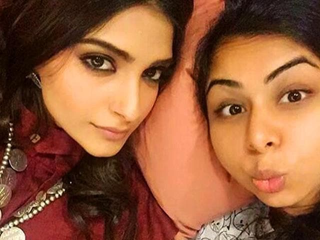 Sonam Kapoor may be a star but she does all the things girls her age do like chilling out with a friend. (sonamkapoor/instagram)