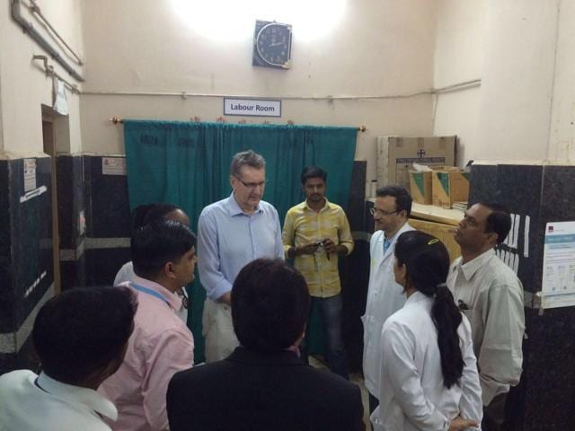 On a field visit, Dr. Bekedam interacts with medical professionals at a community healthcare centre in Chennai. (WHO)
