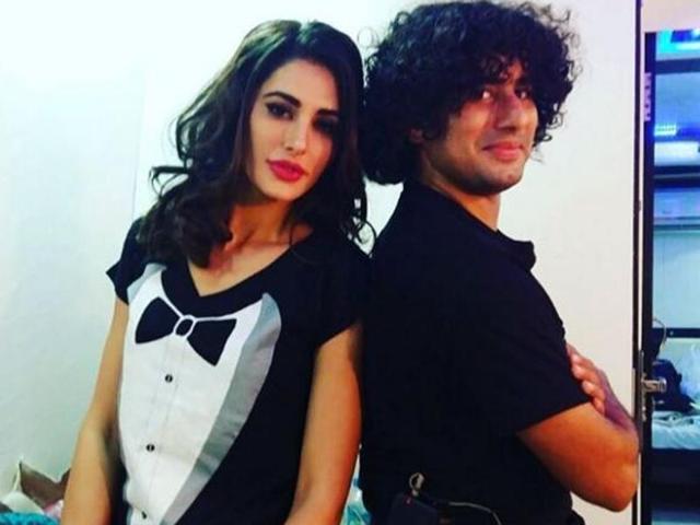 Actor Nargis Fakhri sports a T-shirt sent to her by cinematographer Manoj Lobo, a gift wrapped in crumbled newspaper and then sent across in a garbage bag!