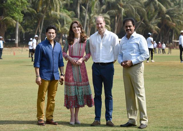 Mumbai: Prince William, Duke of Cambridge and Catherine, Duchess of Cambridge flanked by Cricket legends Sachin Tendulkar and Dilip Vengsarkar during a charity program at Oval Maidan. (PTI) Mumbai: Prince William, Duke of Cambridge and Catherine, Duchess of Cambridge flanked by Cricket legends Sachin Tendulkar and Dilip Vengsarkar during a charity program at Oval Maidan. (PTI)