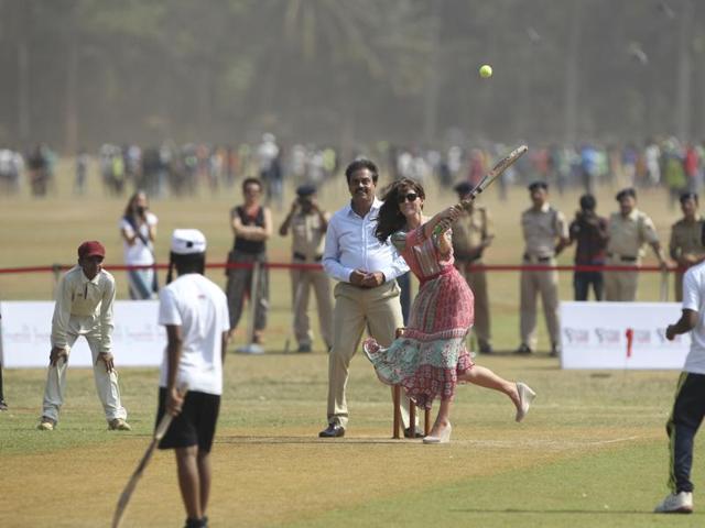 Britain's Kate, the Duchess of Cambridge, plays cricket at Oval Maidan in Mumbai. (AP Photo) Britain's Kate, the Duchess of Cambridge, plays cricket at Oval Maidan in Mumbai. (AP Photo)