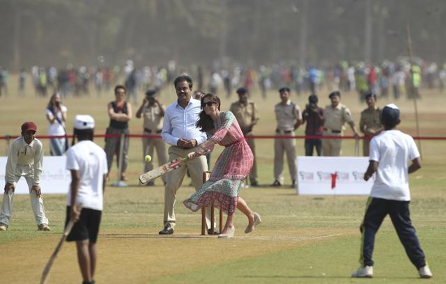 Britain's Kate, the Duchess of Cambridge, plays cricket at Oval Maidan in Mumbai. (AP Photo) Britain's Kate, the Duchess of Cambridge, plays cricket at Oval Maidan in Mumbai. (AP Photo)