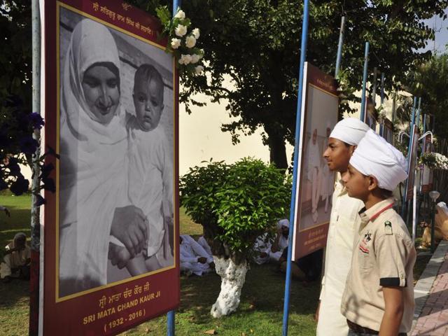 The photo frames dotted the entire gurdwara premises from the entrance till the enclosure where the ‘bhog’ was held. (Sikander Singh Chopra/HT Photo)